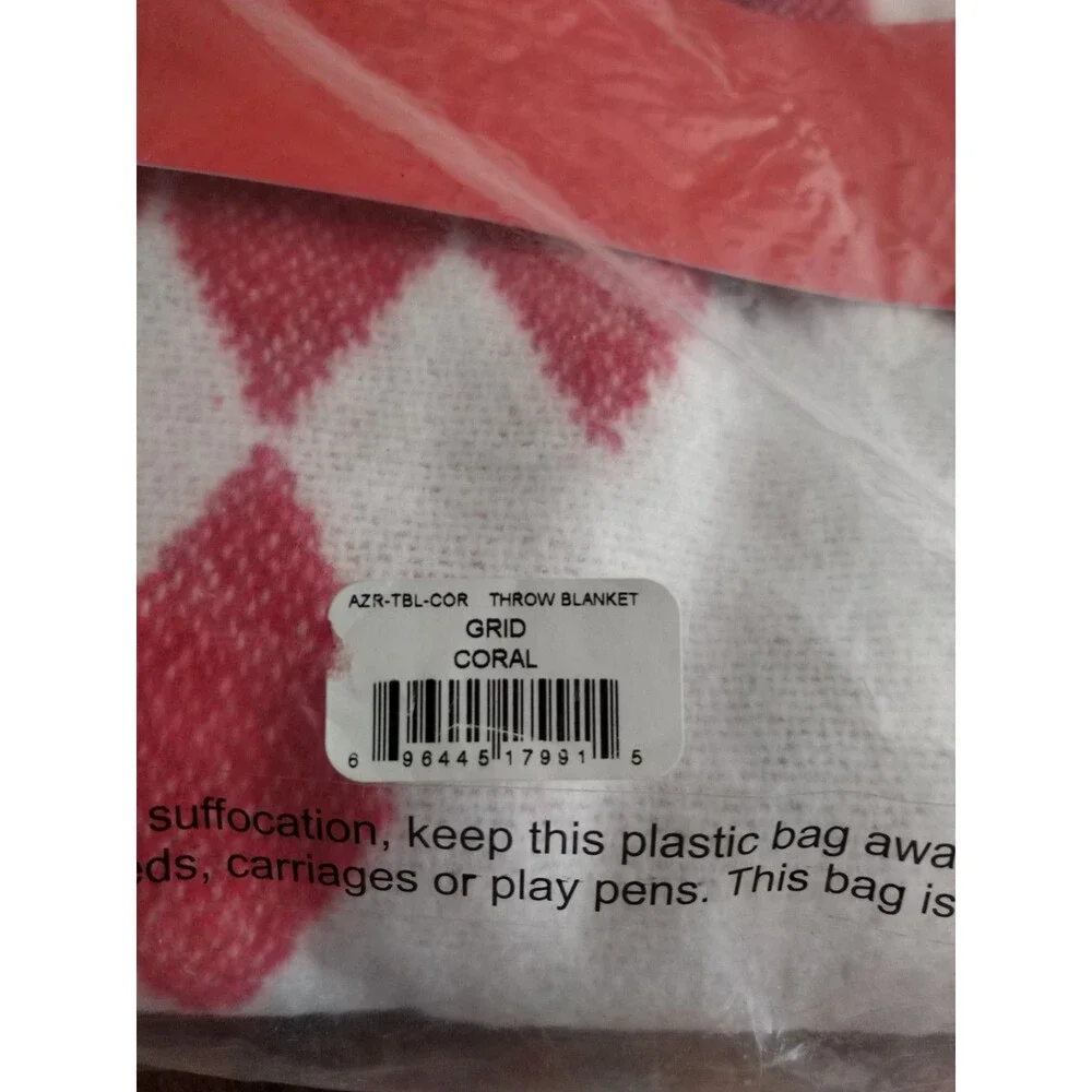 NEW Geometric Diamond Jacquard Reversible Throw Blanket 50
